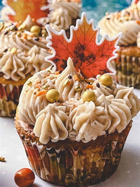 cupcake decorating ideas for fall|20 must make fall cupcakes.